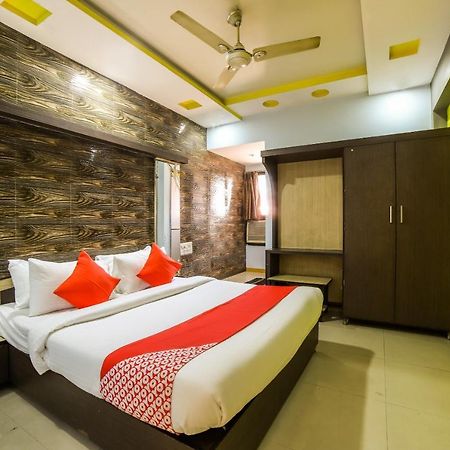 Oyo 69877 Hotel Sarthi Residency Ахмедабад Экстерьер фото