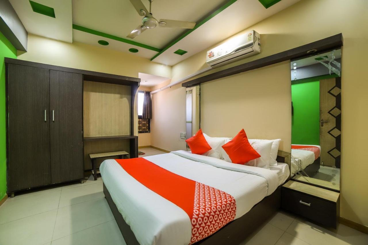 Oyo 69877 Hotel Sarthi Residency Ахмедабад Экстерьер фото