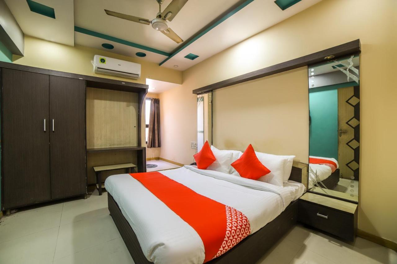 Oyo 69877 Hotel Sarthi Residency Ахмедабад Экстерьер фото