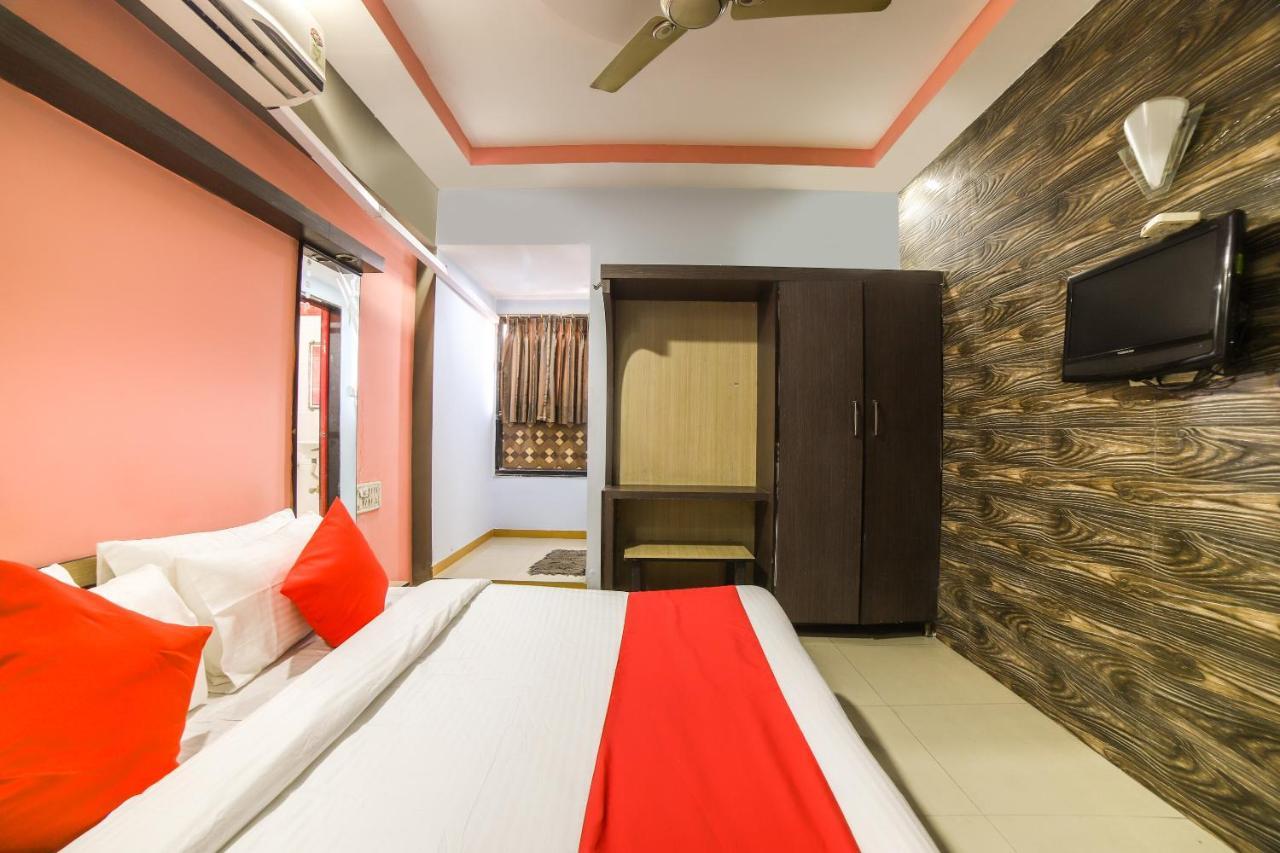 Oyo 69877 Hotel Sarthi Residency Ахмедабад Экстерьер фото