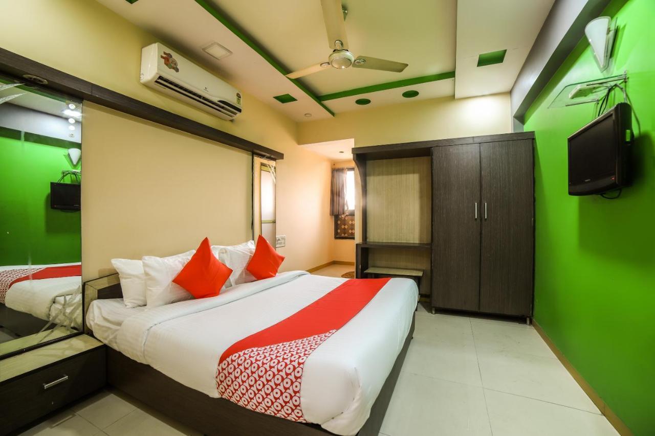 Oyo 69877 Hotel Sarthi Residency Ахмедабад Экстерьер фото