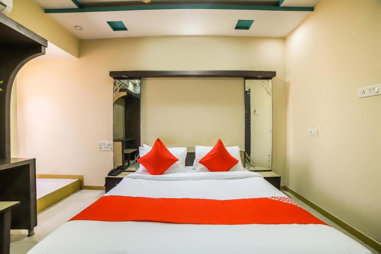 Oyo 69877 Hotel Sarthi Residency Ахмедабад Экстерьер фото