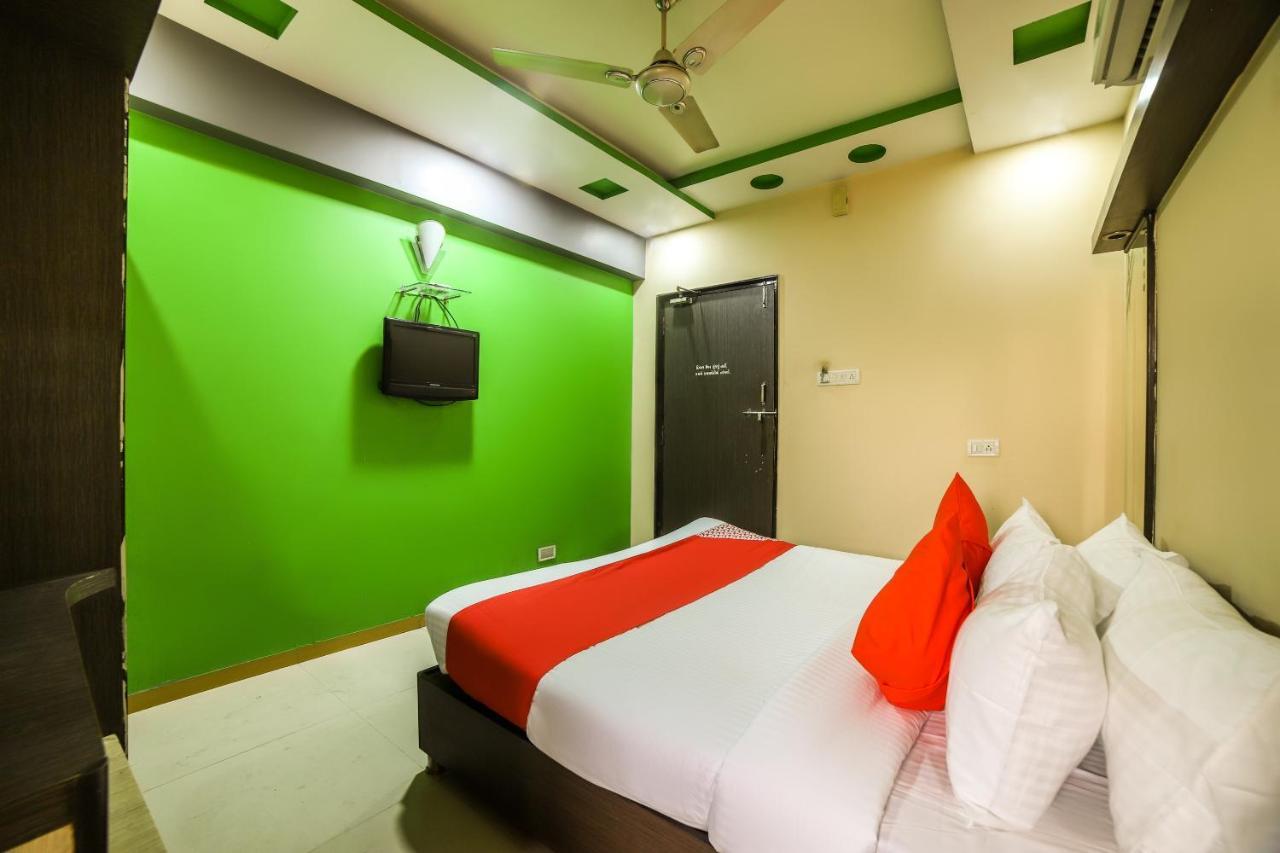 Oyo 69877 Hotel Sarthi Residency Ахмедабад Экстерьер фото
