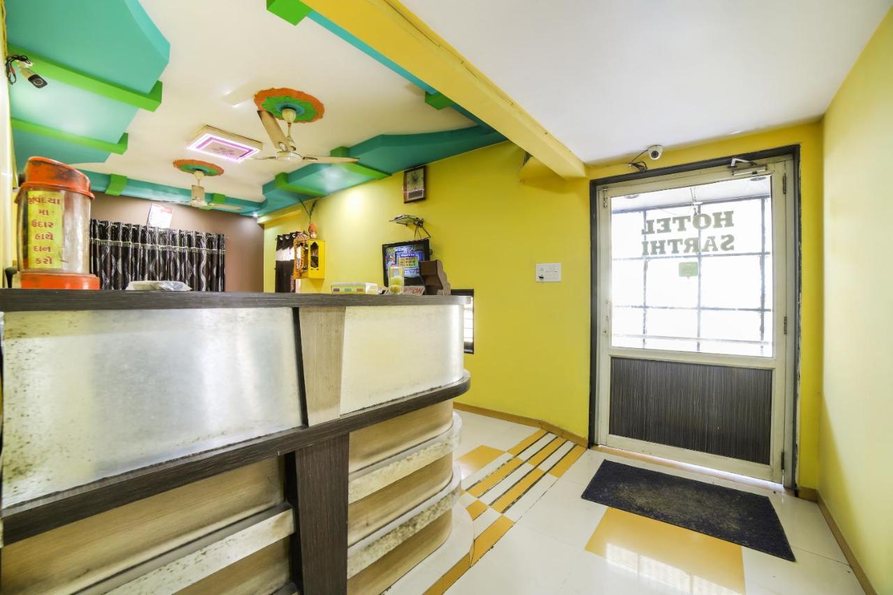 Oyo 69877 Hotel Sarthi Residency Ахмедабад Экстерьер фото