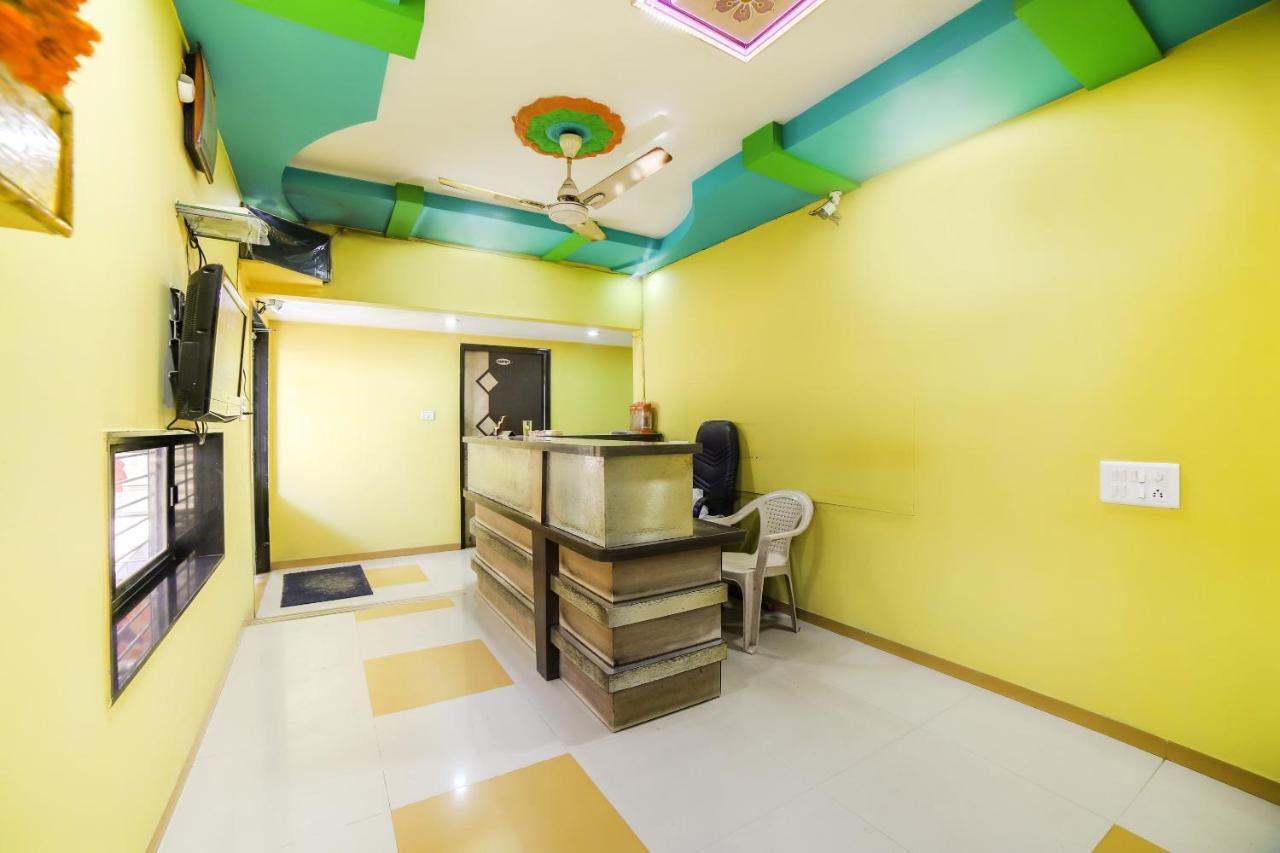 Oyo 69877 Hotel Sarthi Residency Ахмедабад Экстерьер фото
