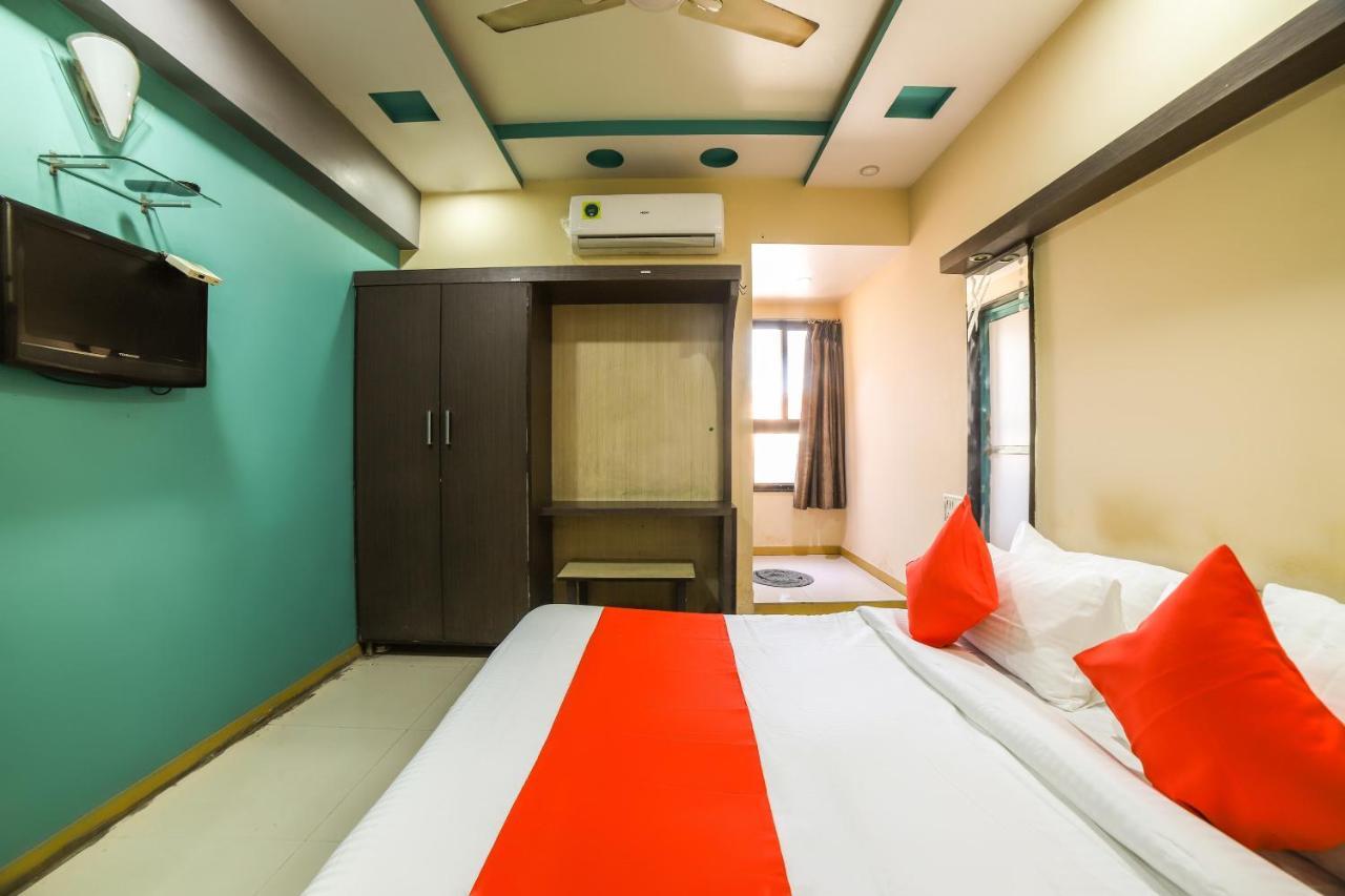 Oyo 69877 Hotel Sarthi Residency Ахмедабад Экстерьер фото