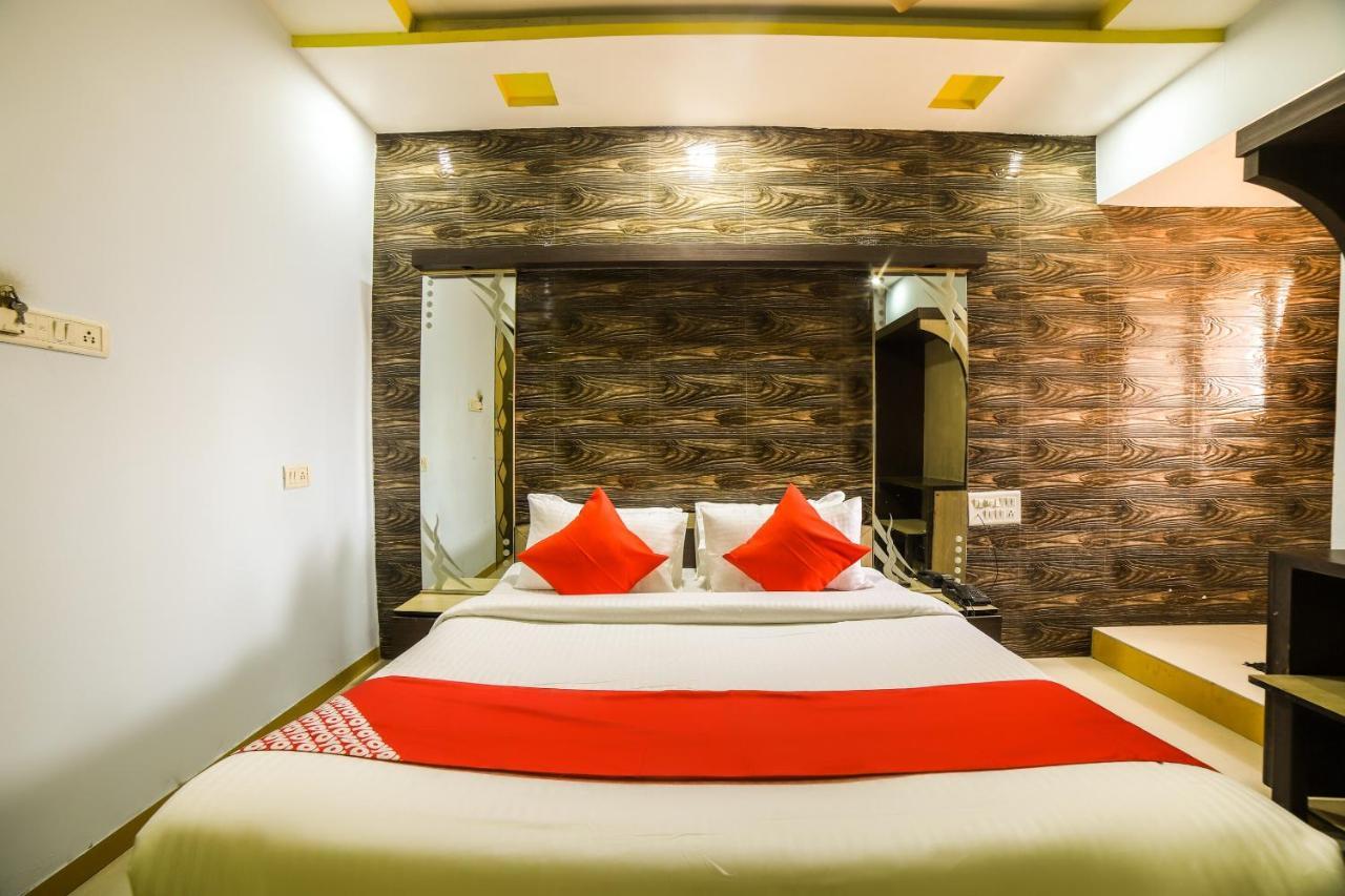 Oyo 69877 Hotel Sarthi Residency Ахмедабад Экстерьер фото