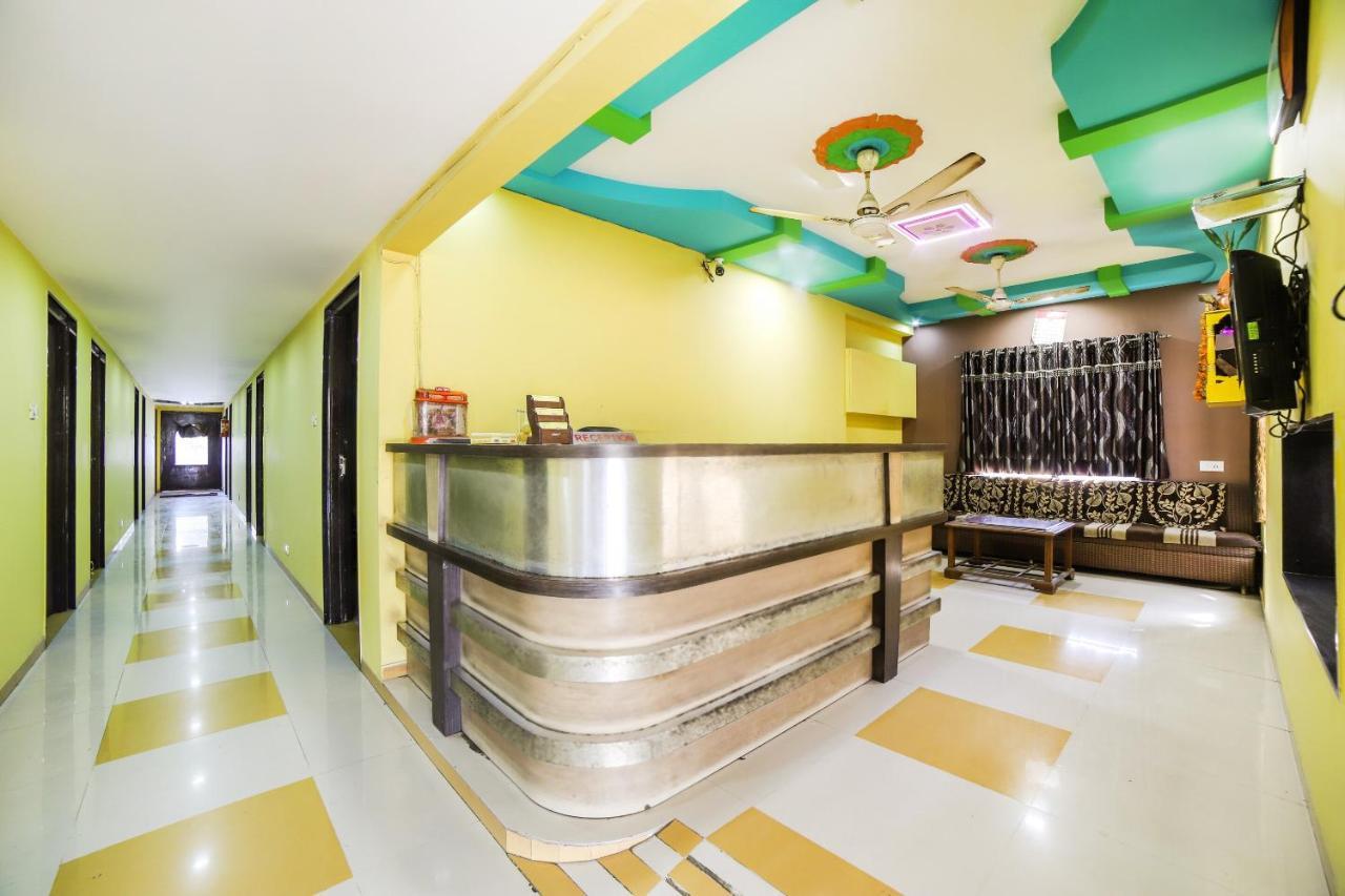 Oyo 69877 Hotel Sarthi Residency Ахмедабад Экстерьер фото